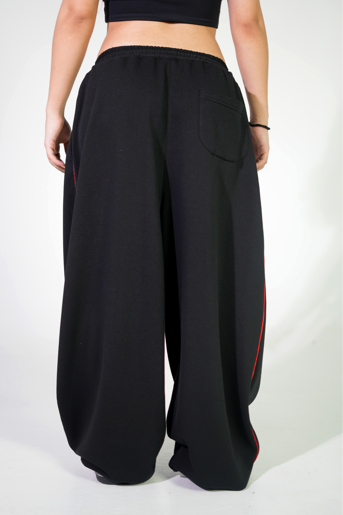 BLACK - Red