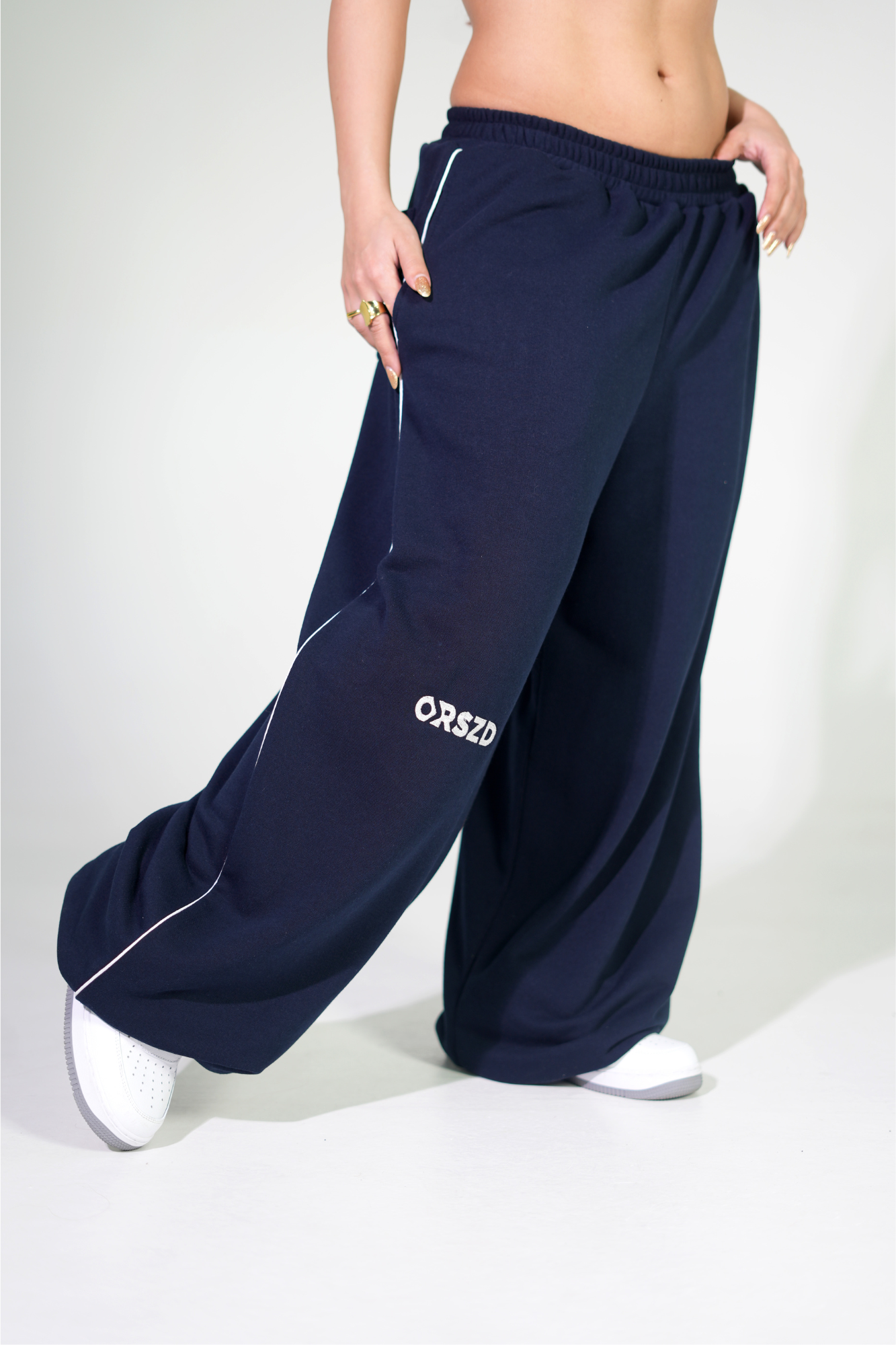 NAVY BLUE - White