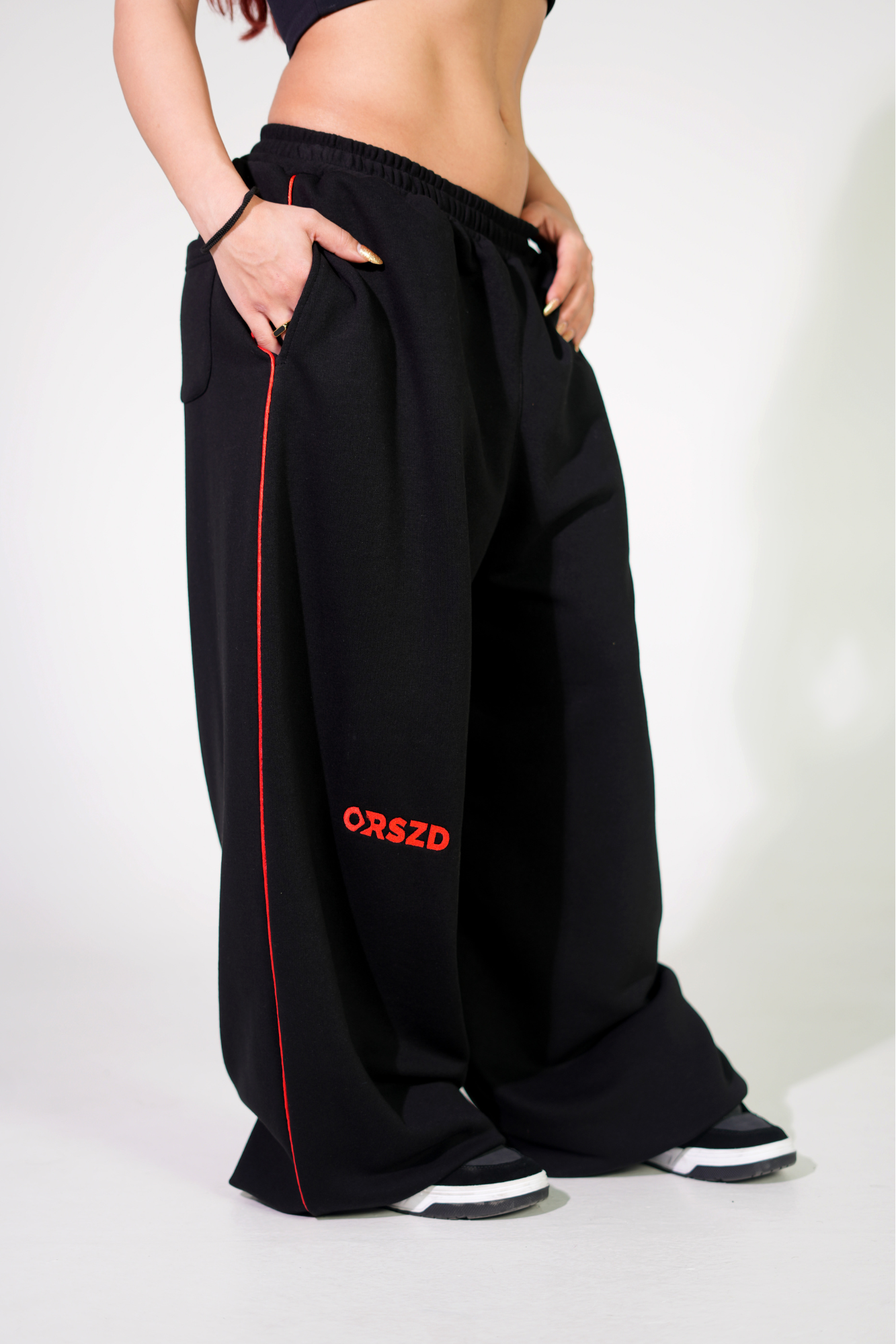 BLACK - Red