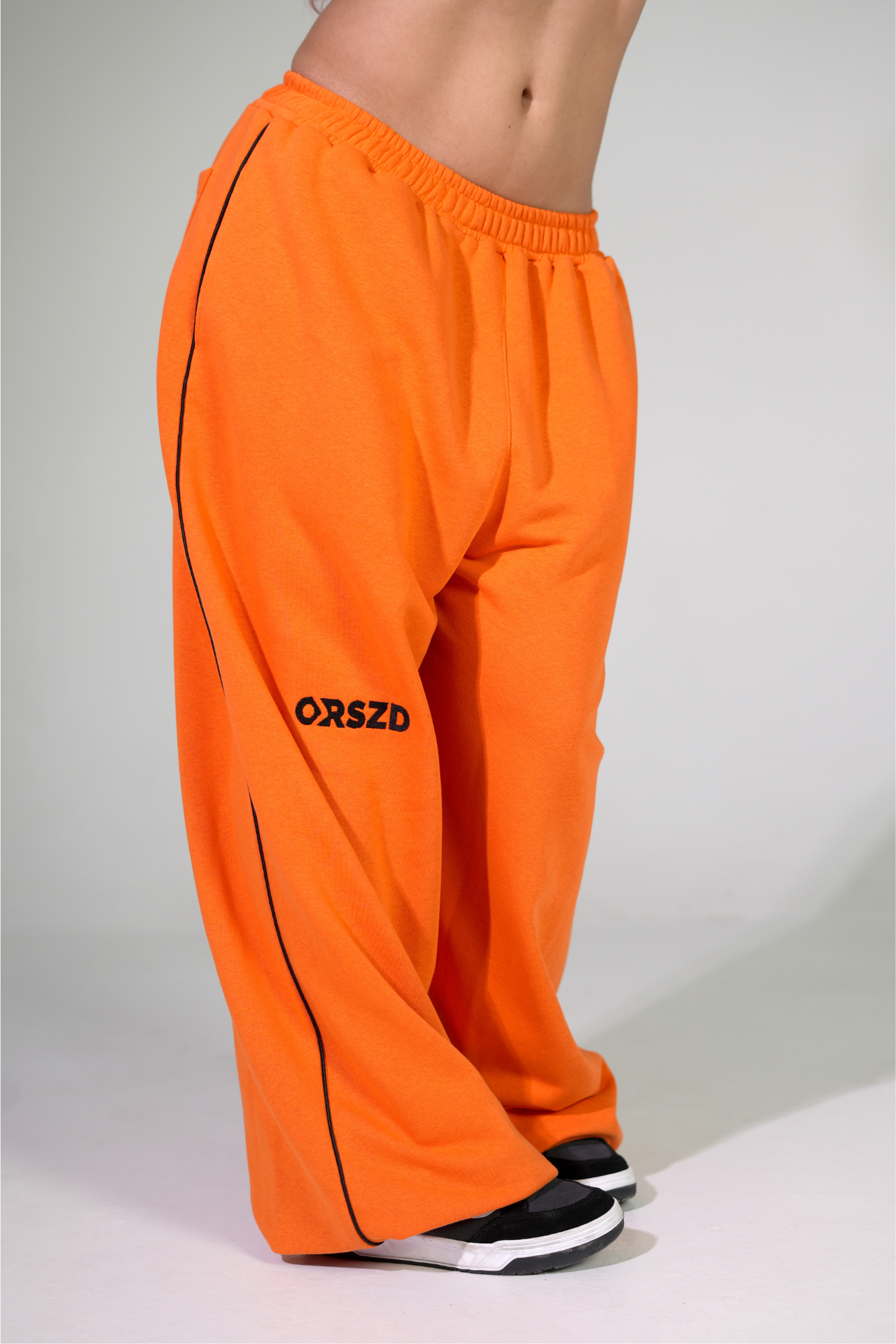 ORANGE - Black