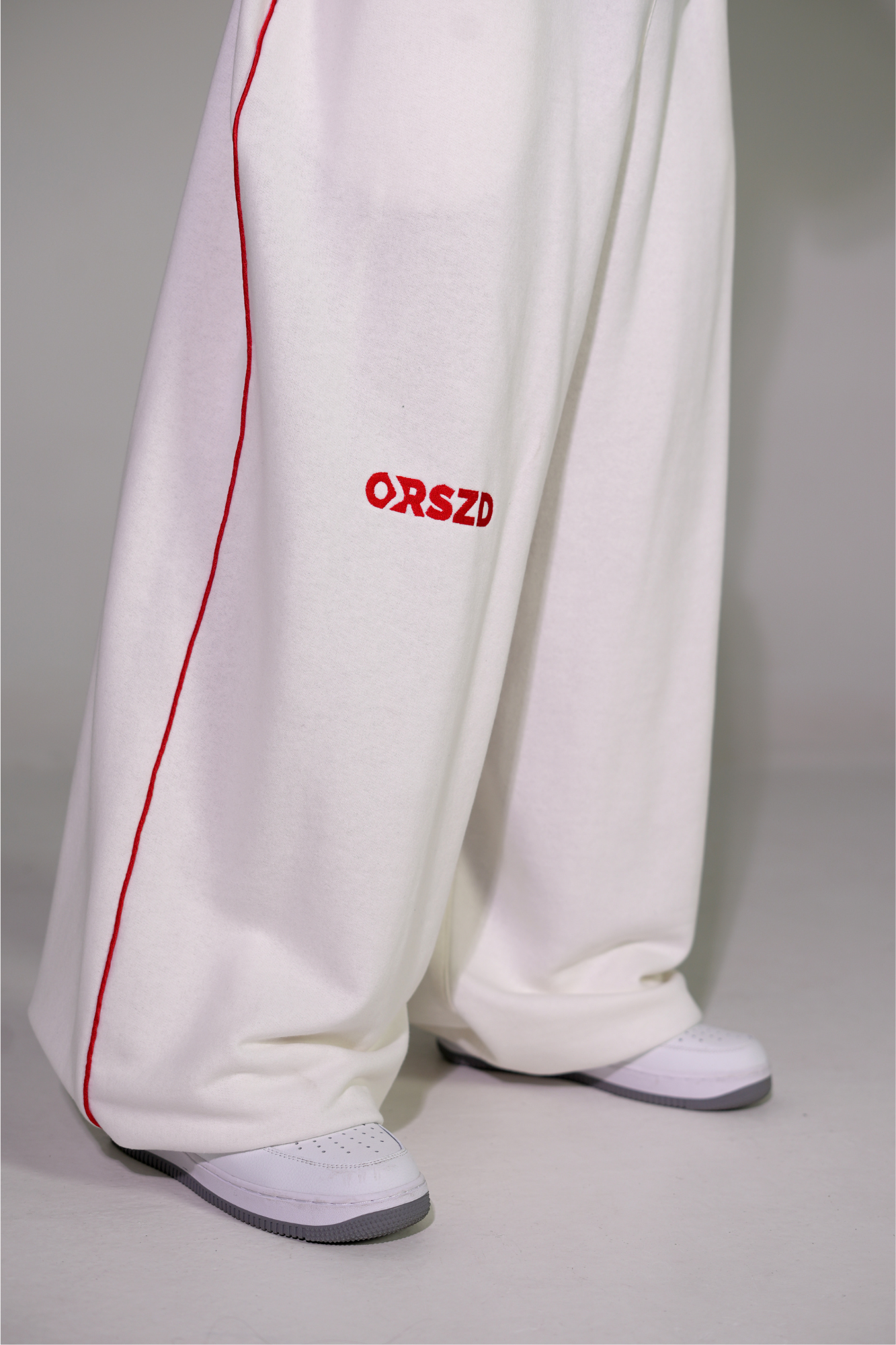 WHITE - Red
