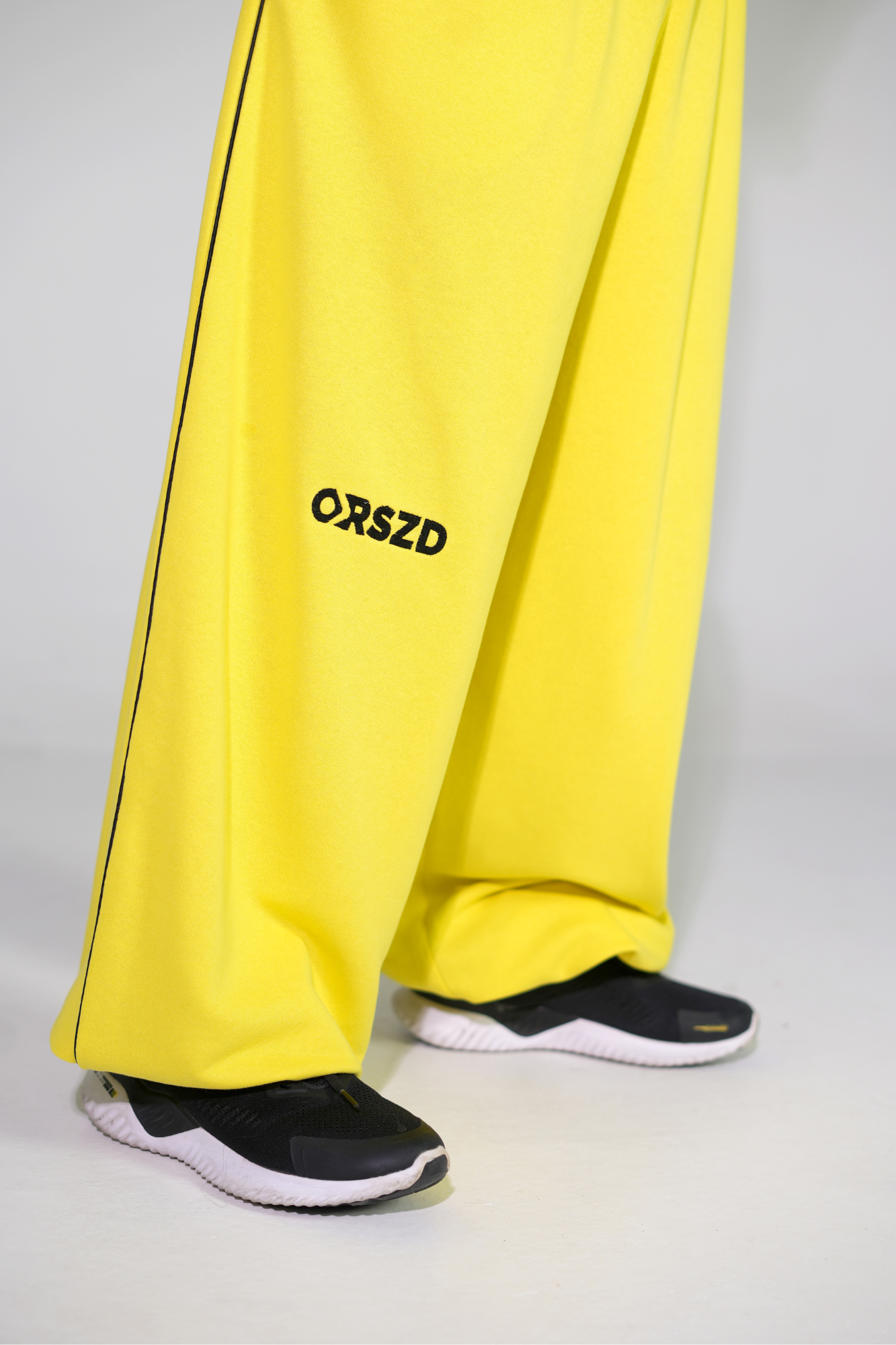 YELLOW - Black