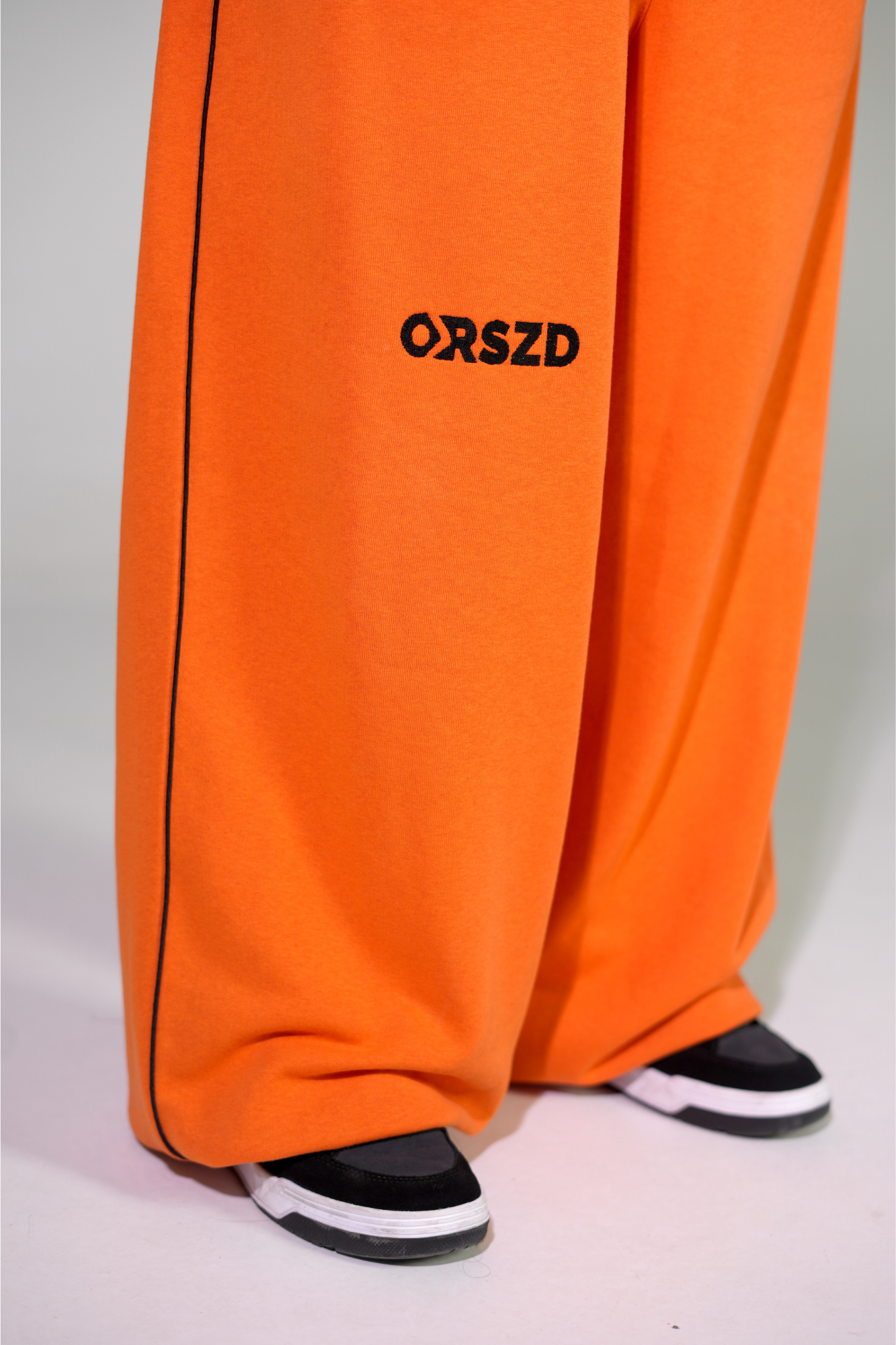 ORANGE - Black