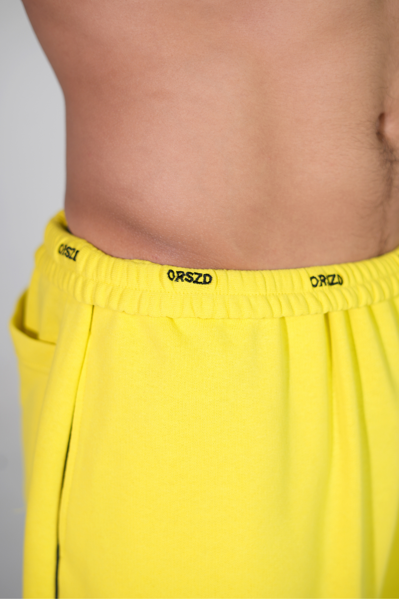 YELLOW - Black