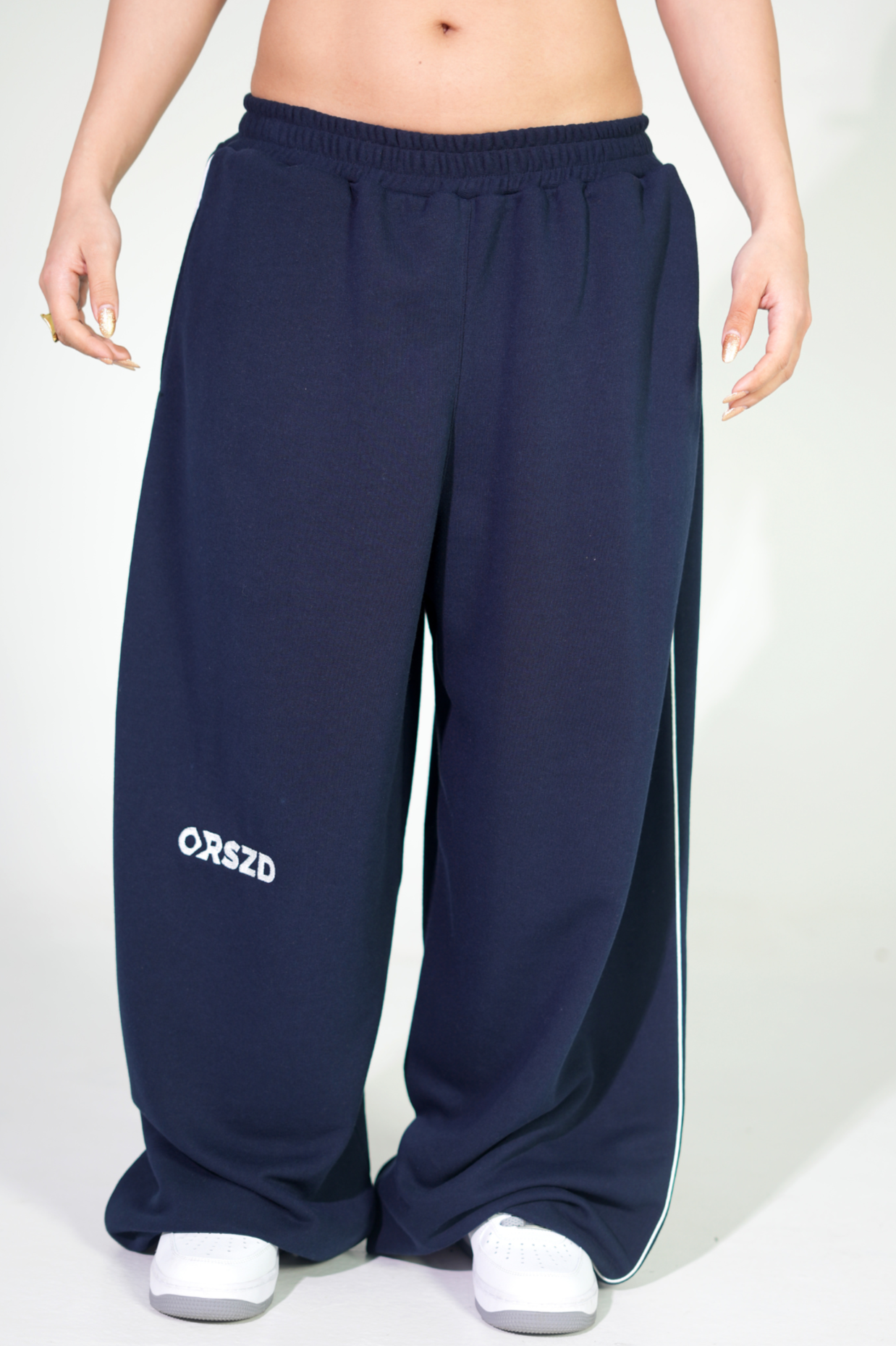 NAVY BLUE - White