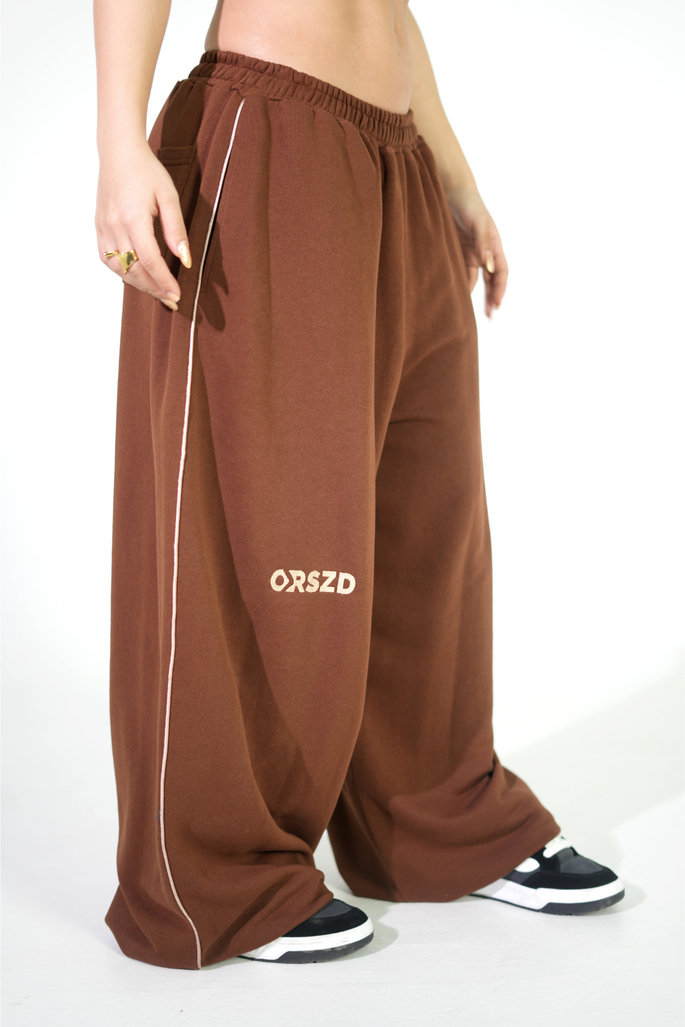 BROWN - Beige