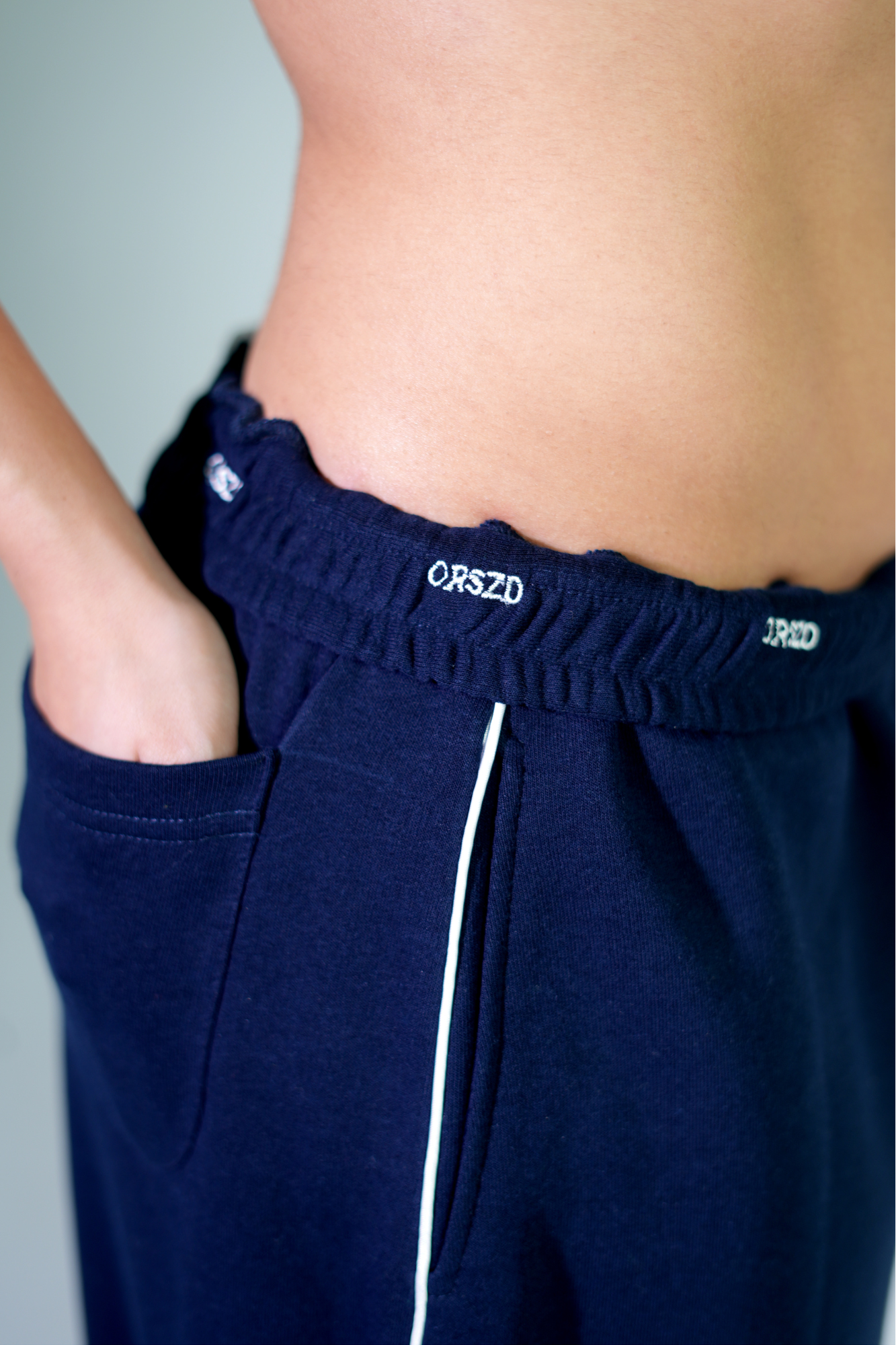 NAVY BLUE - White