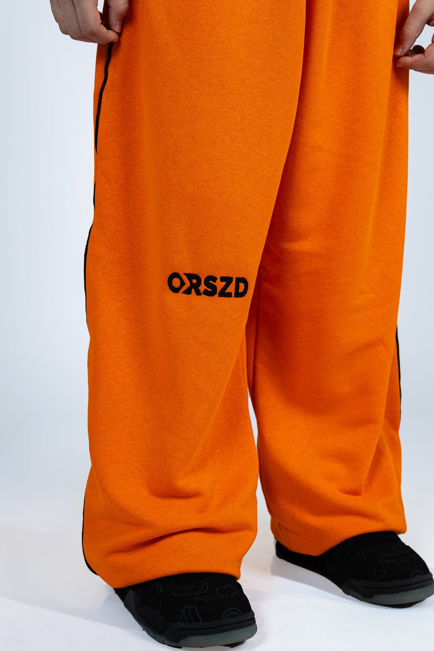 ORANGE - Black