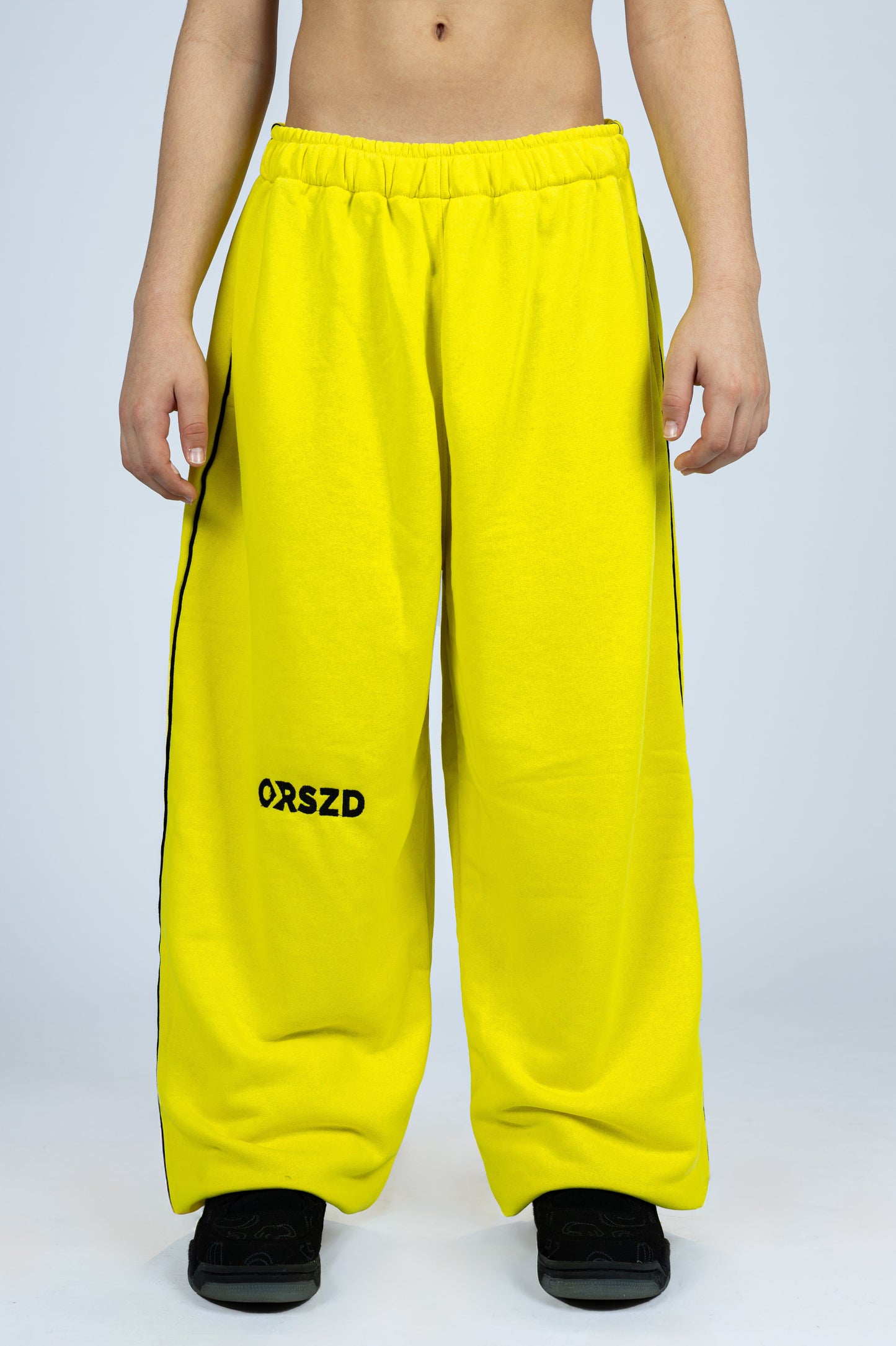 YELLOW - Black