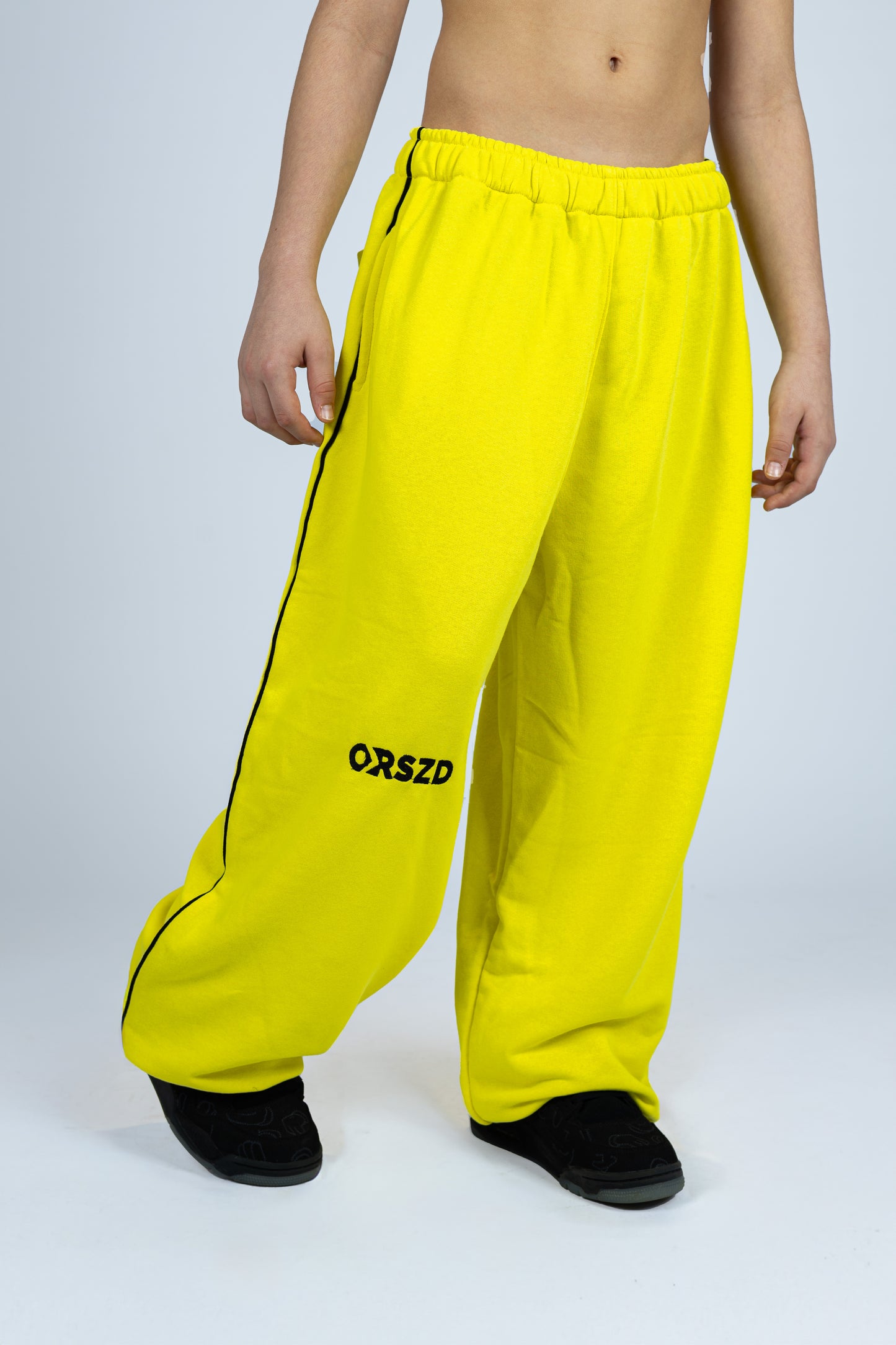 YELLOW - Black