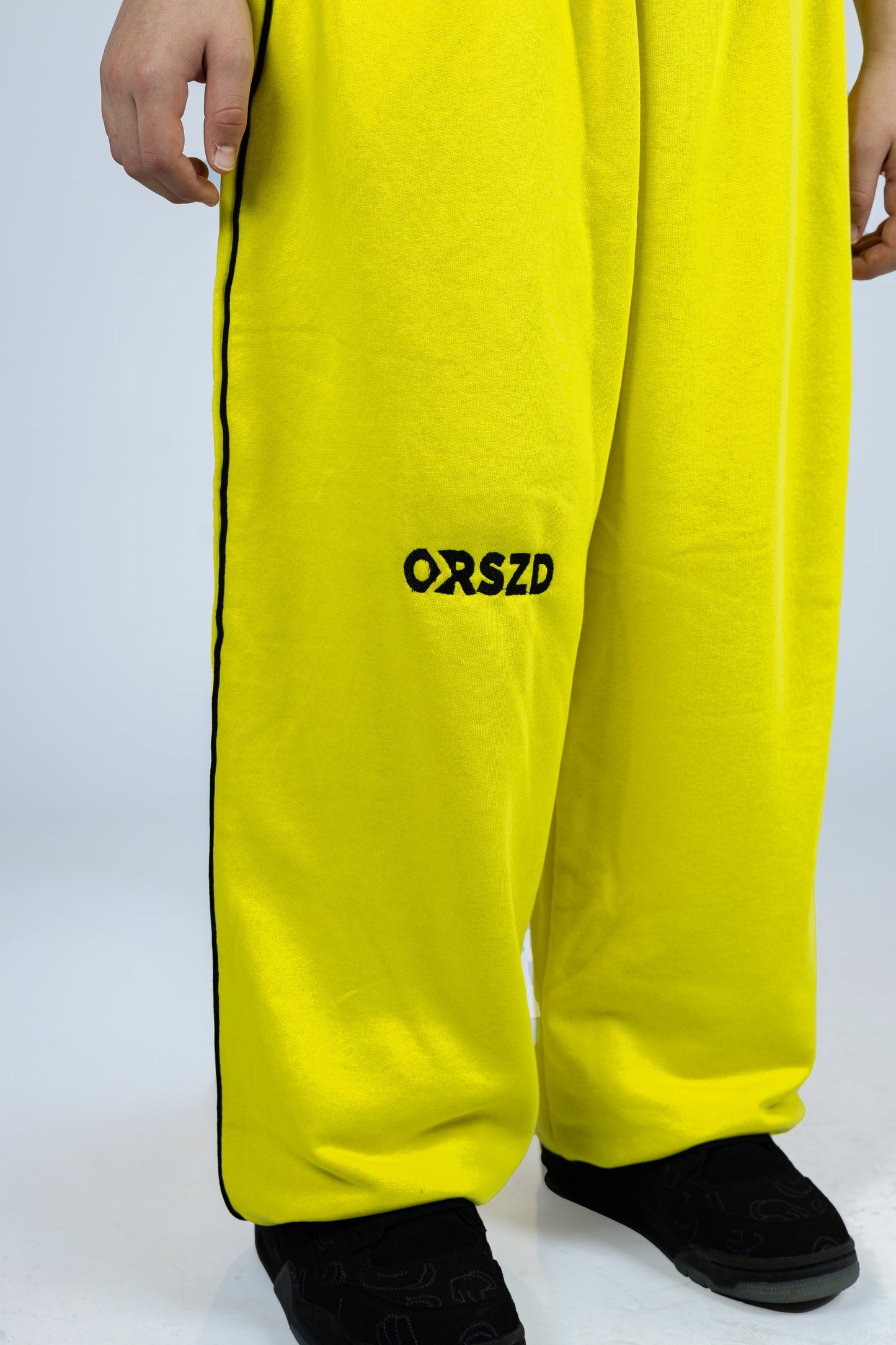 YELLOW - Black