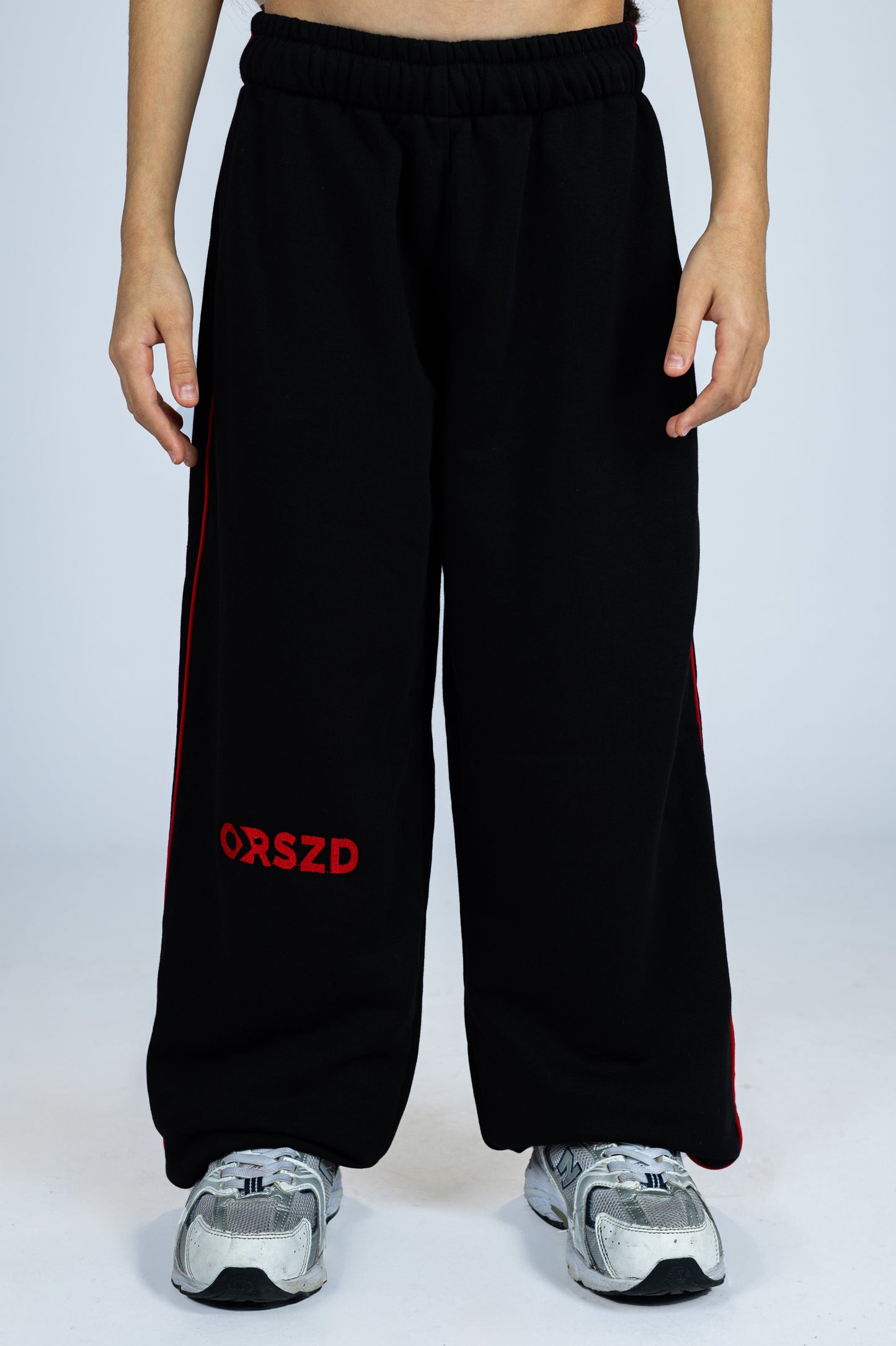 BLACK - Red