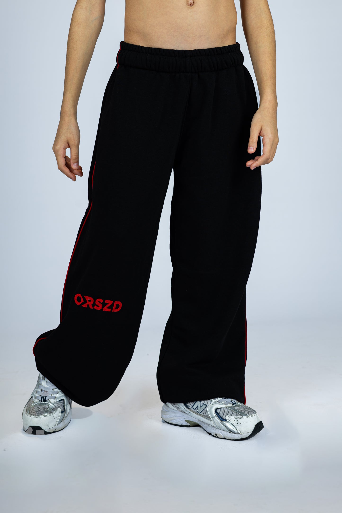 BLACK - Red