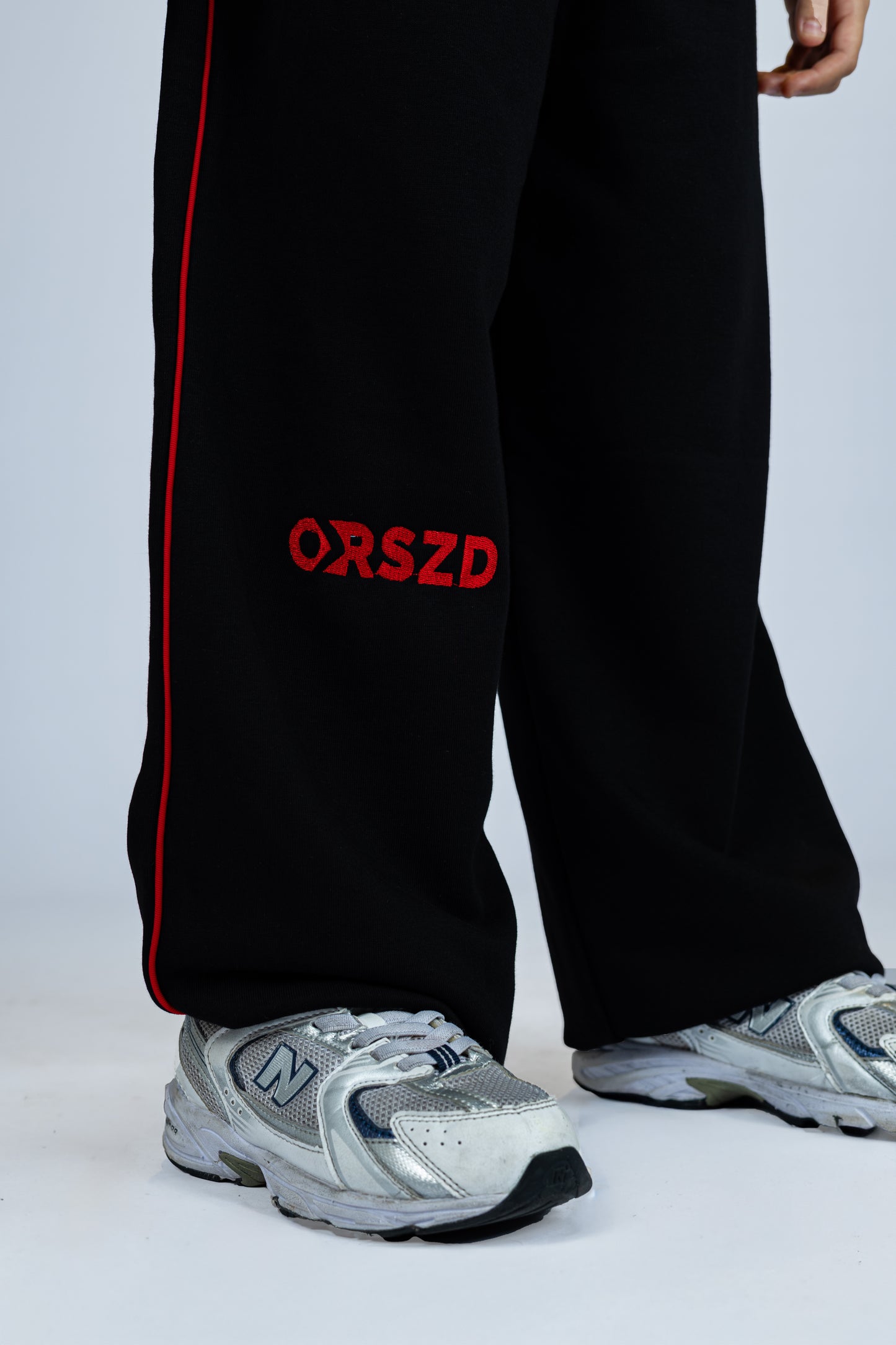 BLACK - Red
