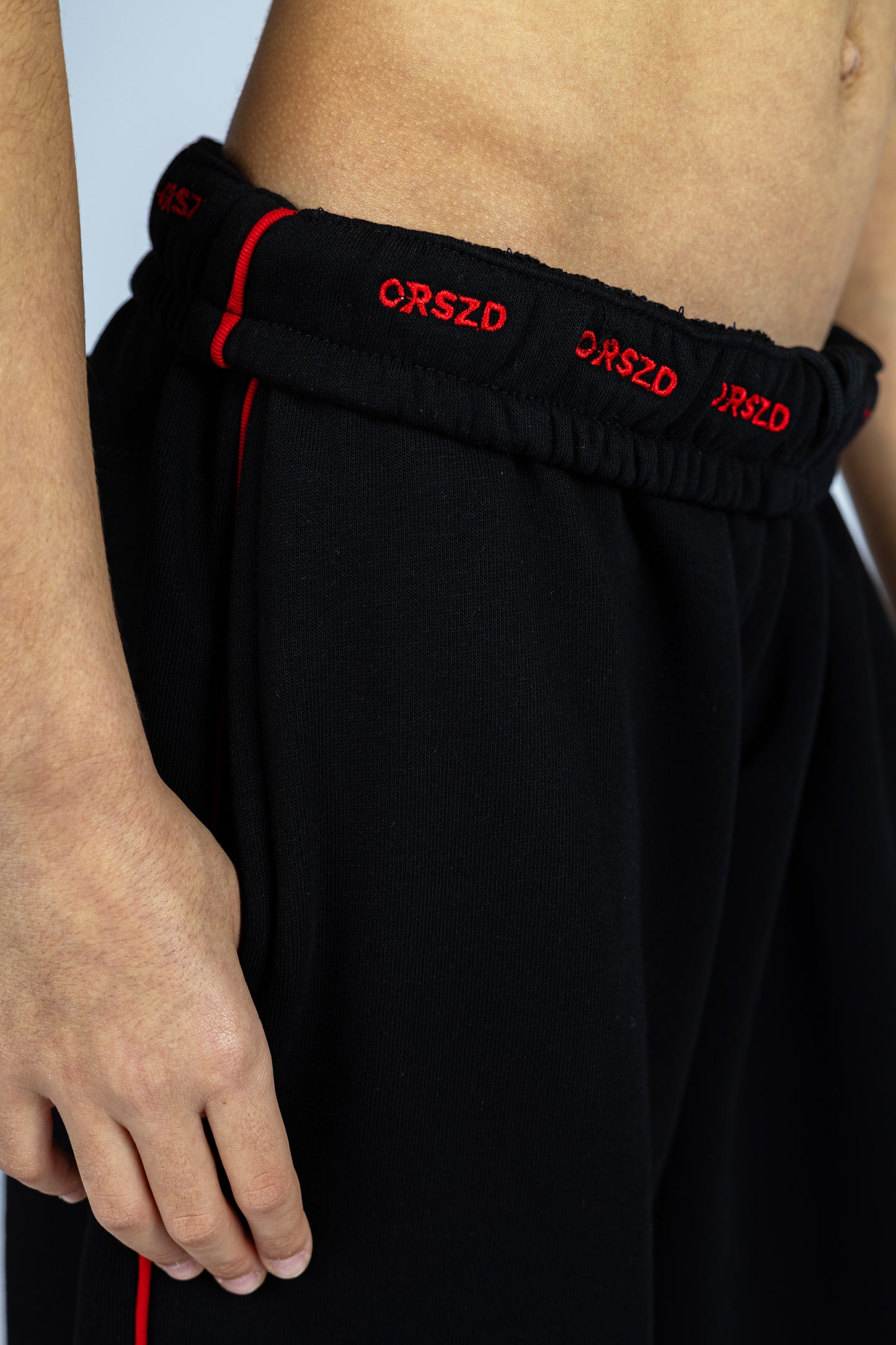BLACK - Red