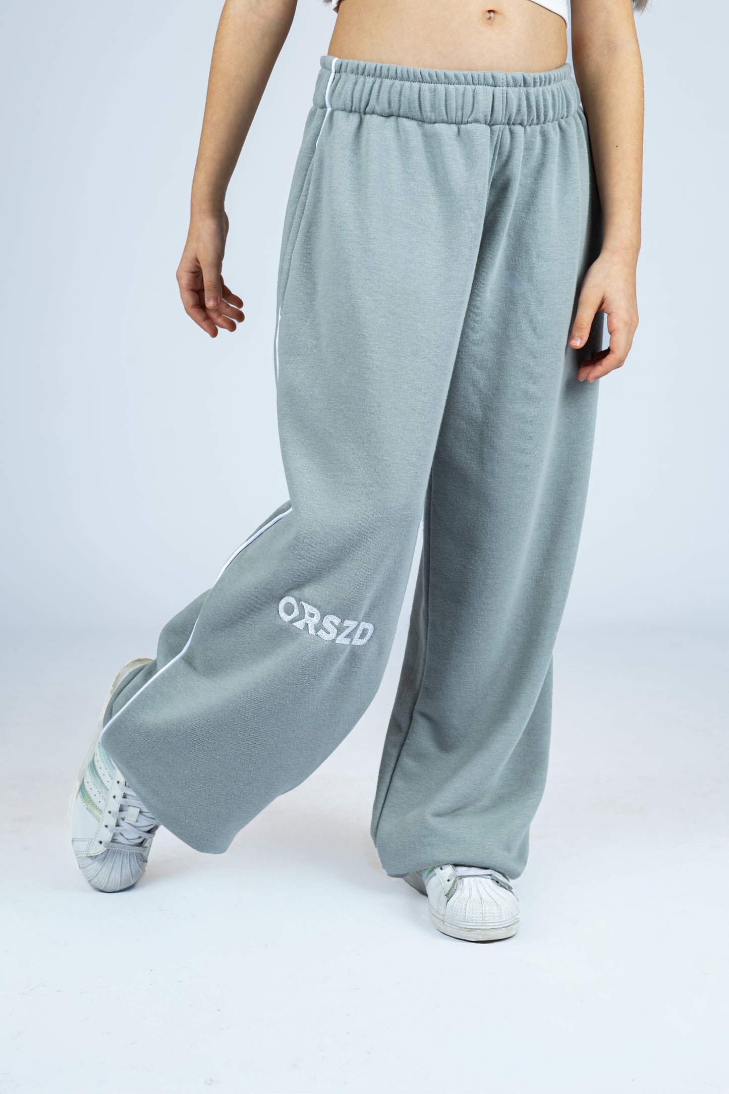 CONCRETE GREY - White