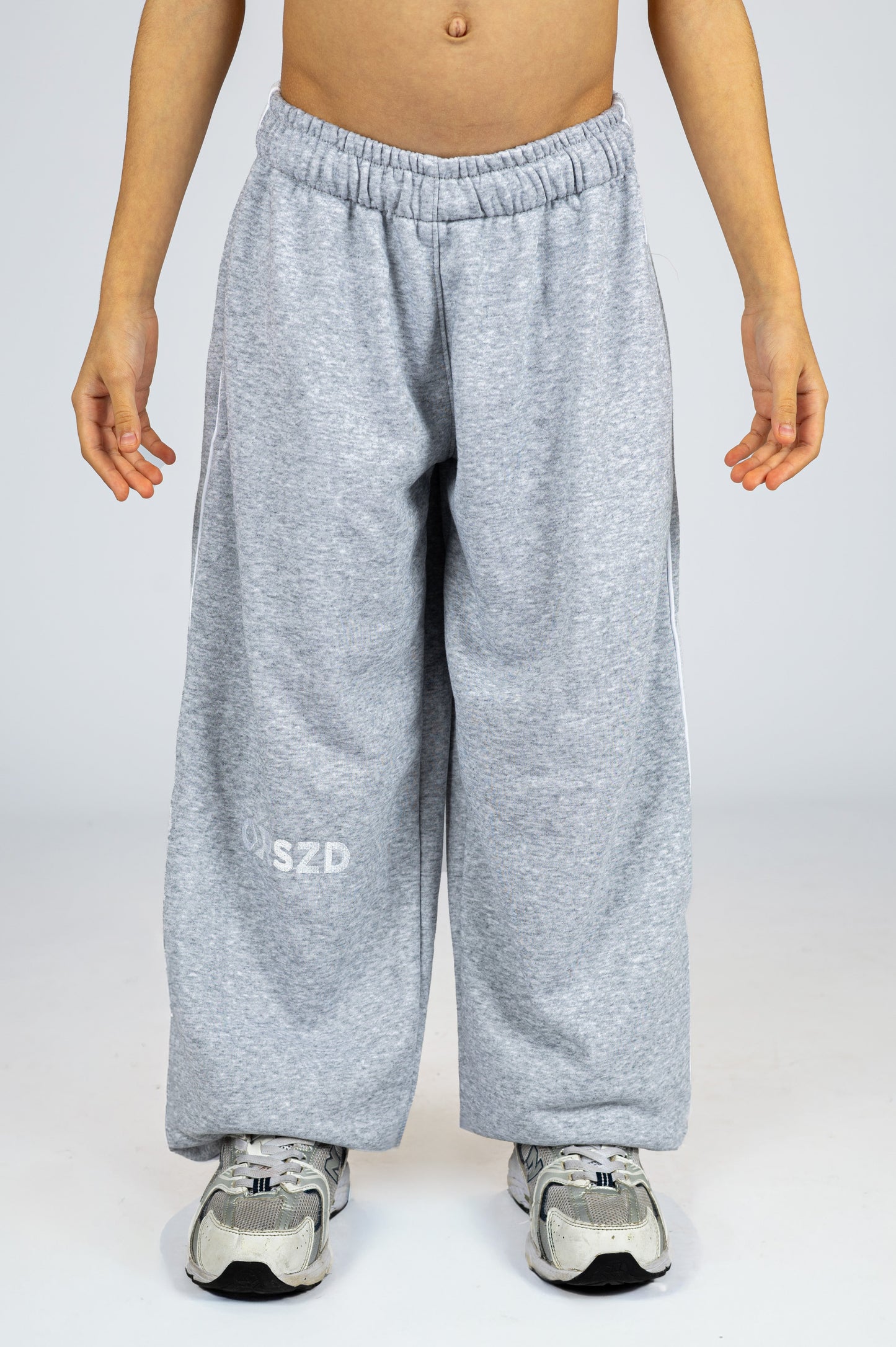 DUST GREY - White