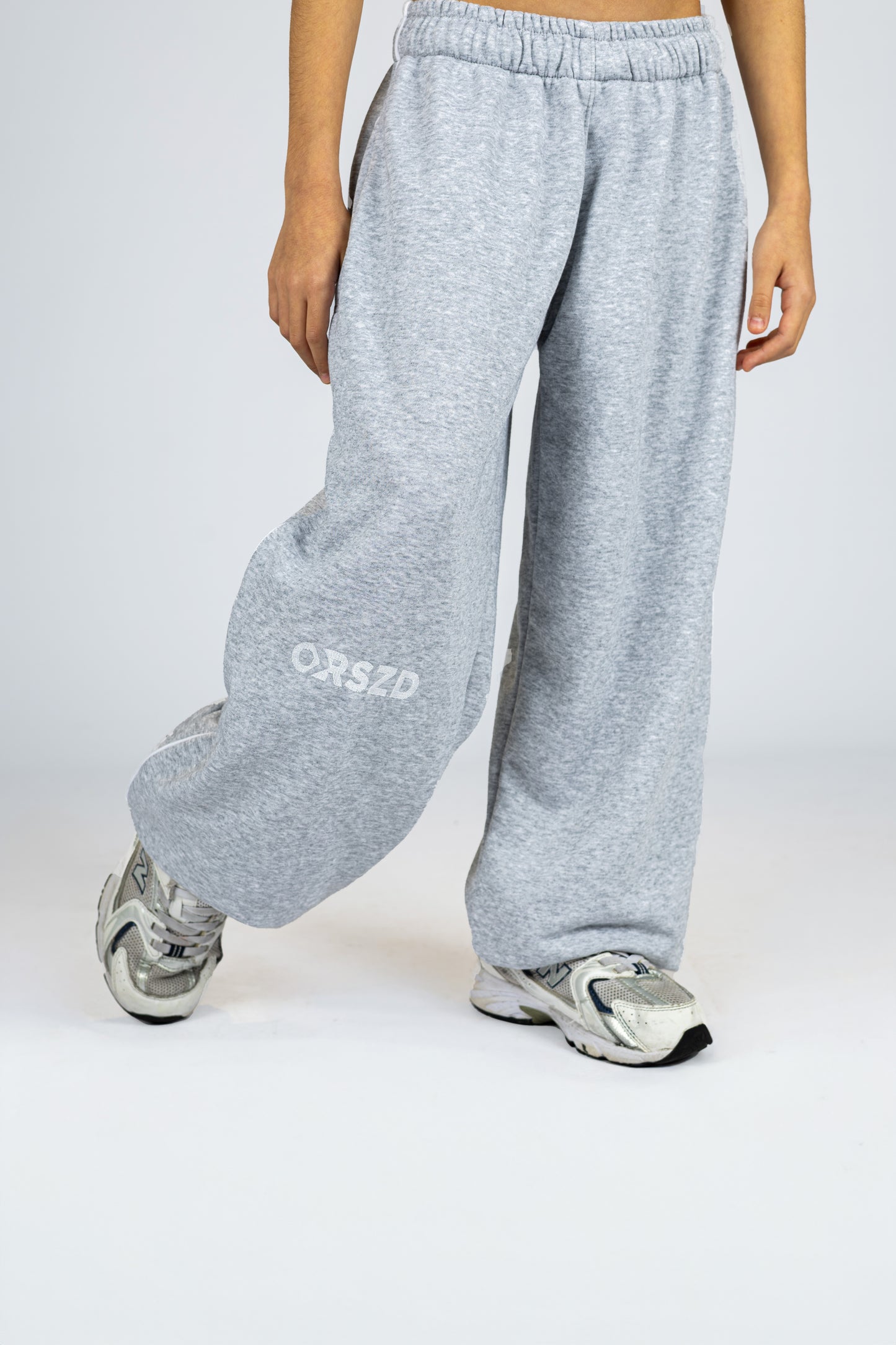 DUST GREY - White