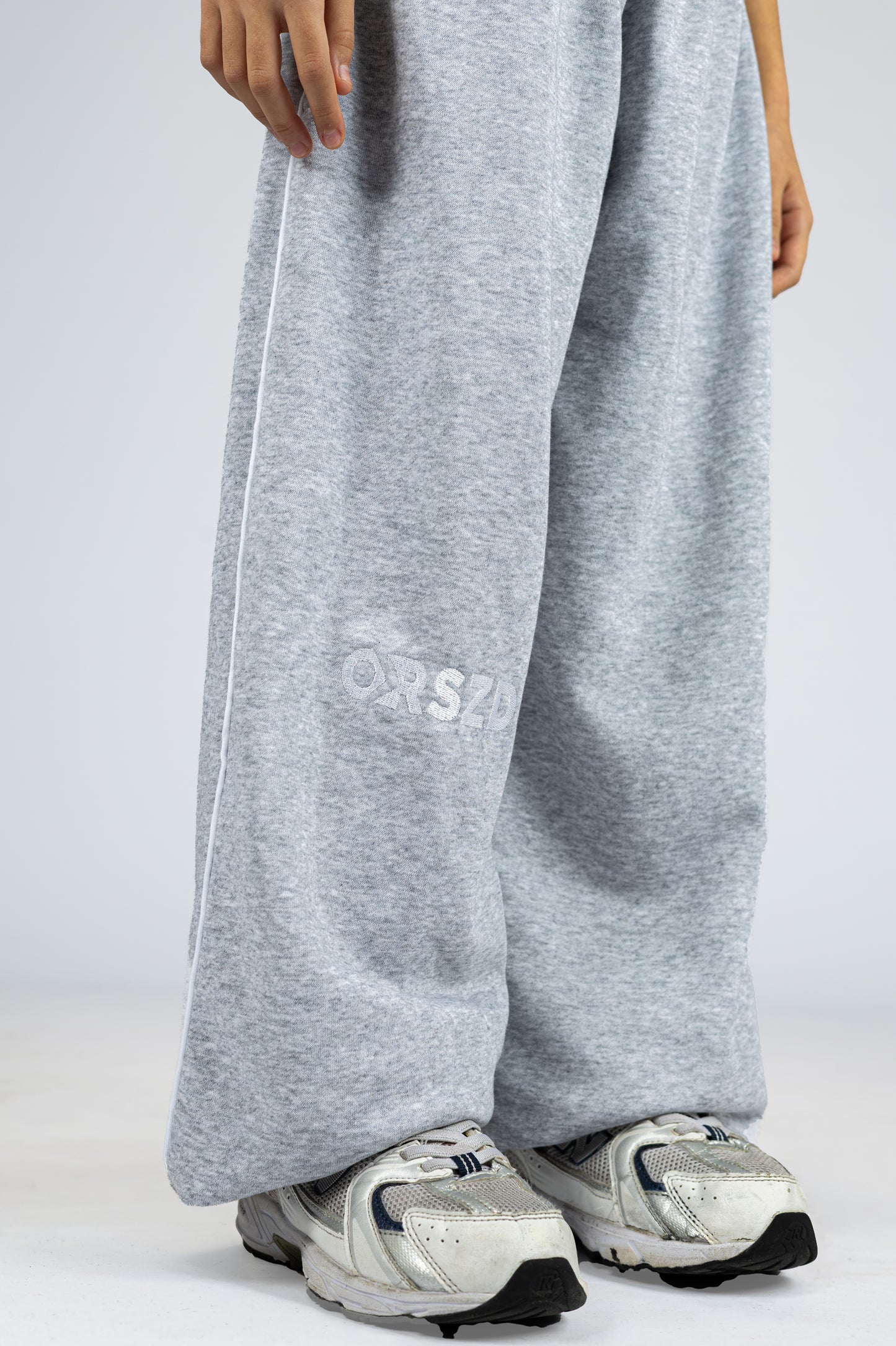 DUST GREY - White