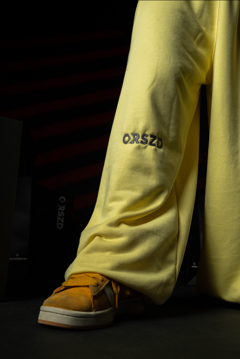 BUTTER YELLOW - Grey