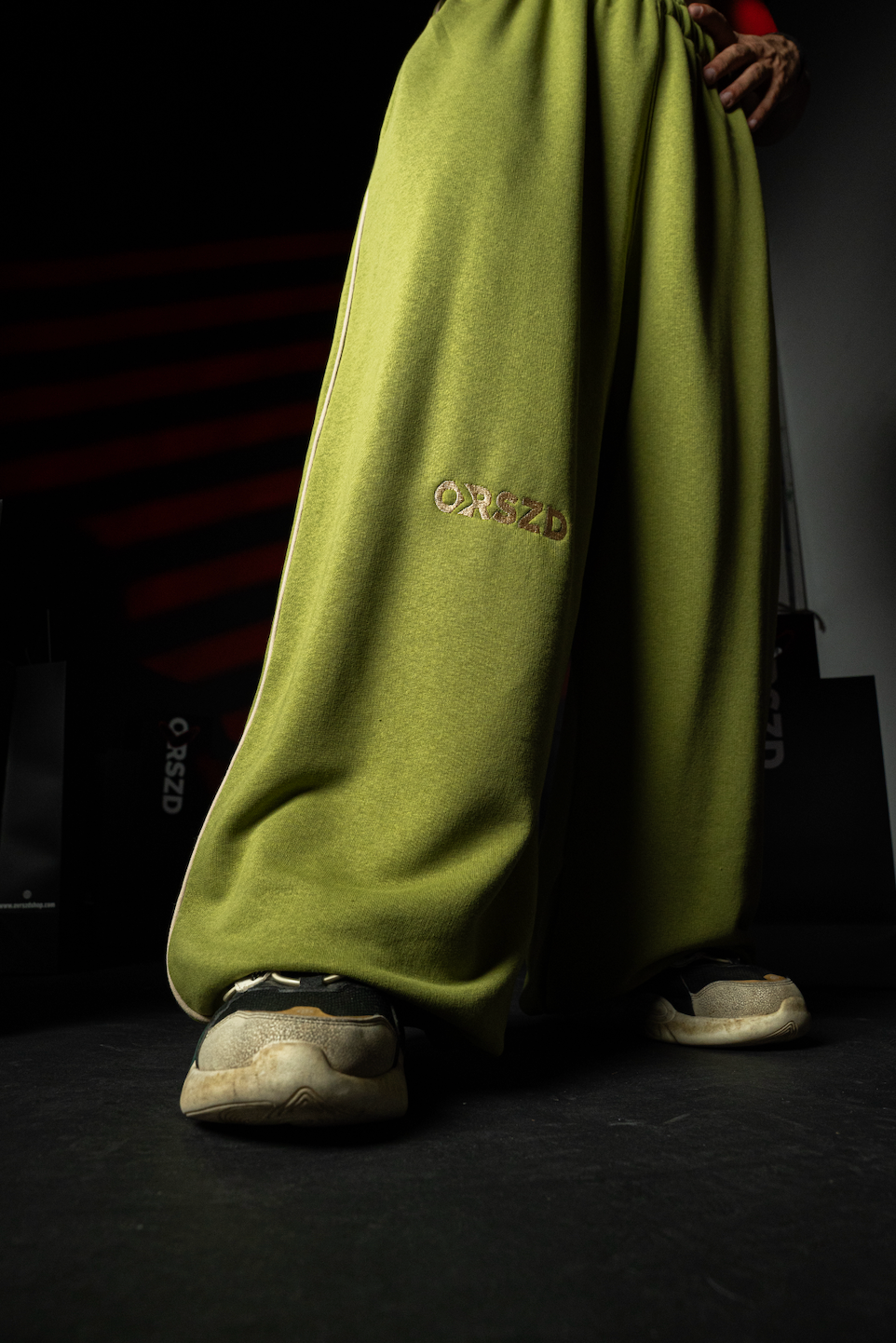 OLIVE GREEN - Yellow