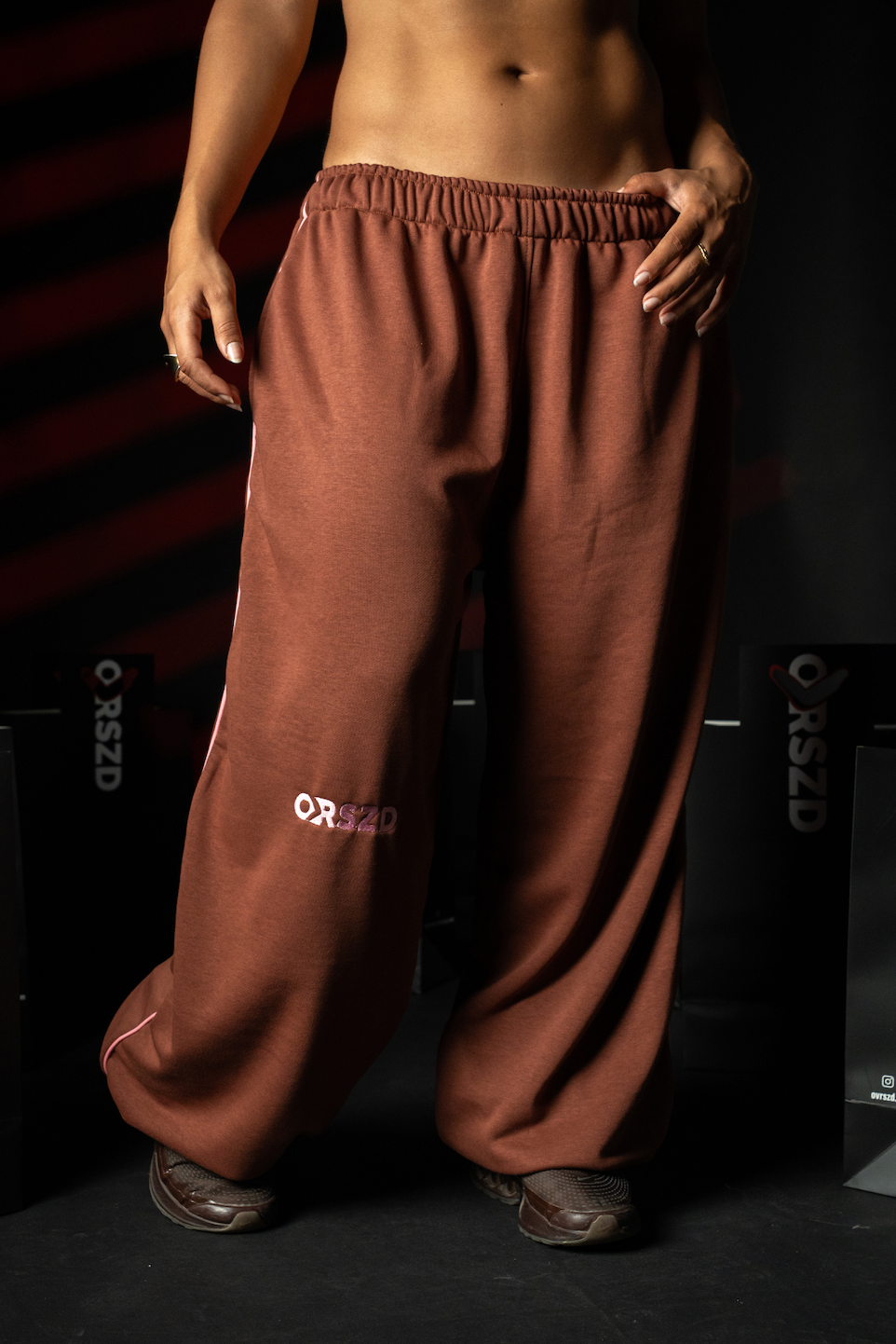 DARK BROWN - Light Pink