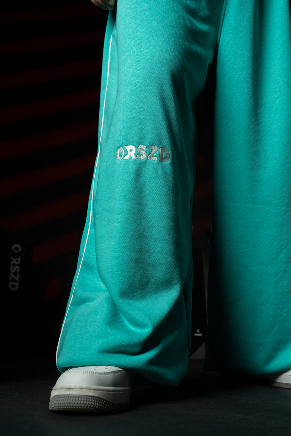 TURQOISE - White