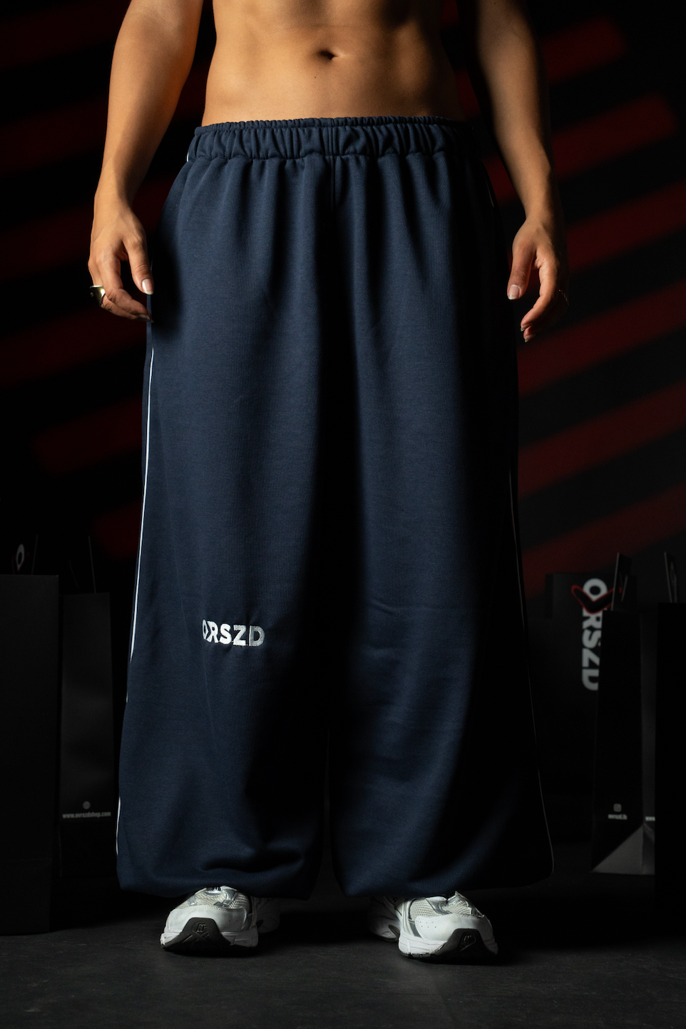 NAVY BLUE - White