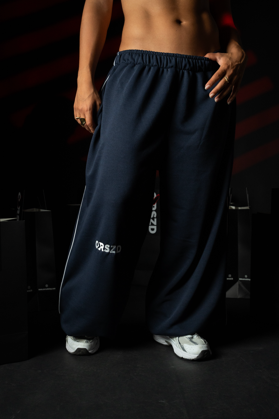NAVY BLUE - White