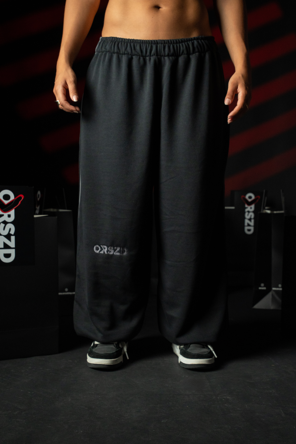BLACK - Grey